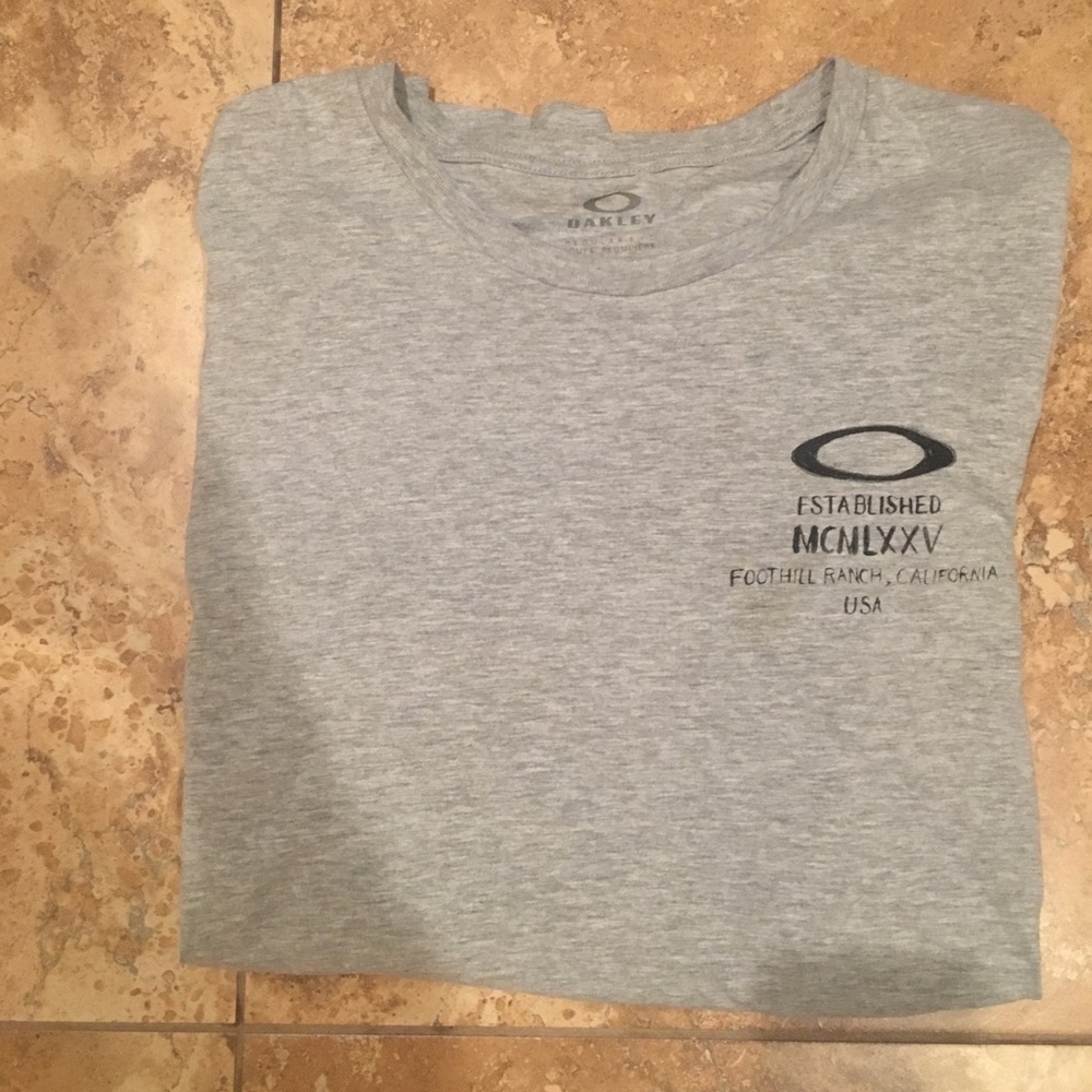 Oakley tee